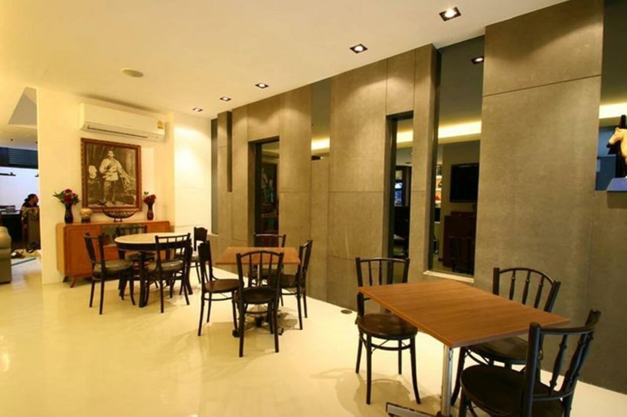 At One Inn Hualampong Бангкок Экстерьер фото