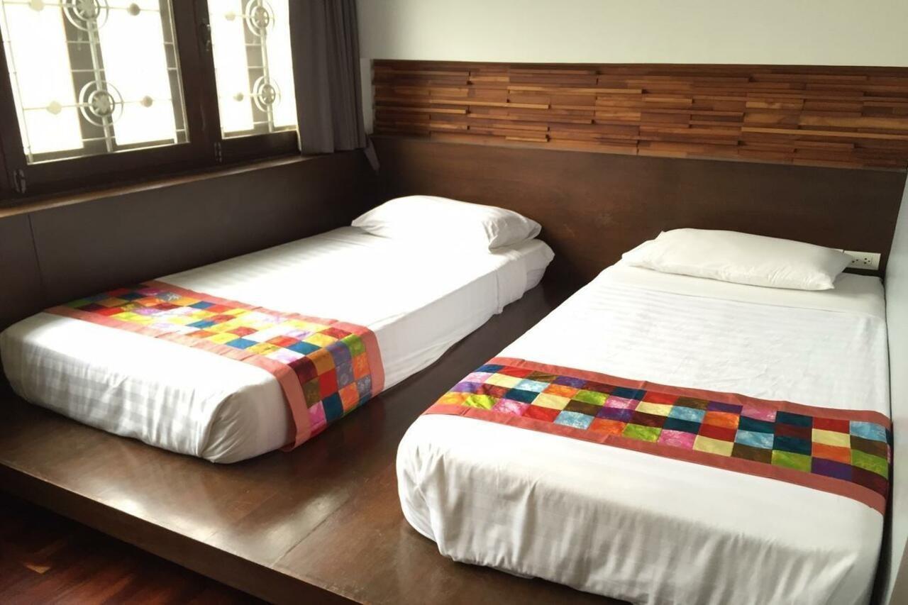 At One Inn Hualampong Бангкок Экстерьер фото