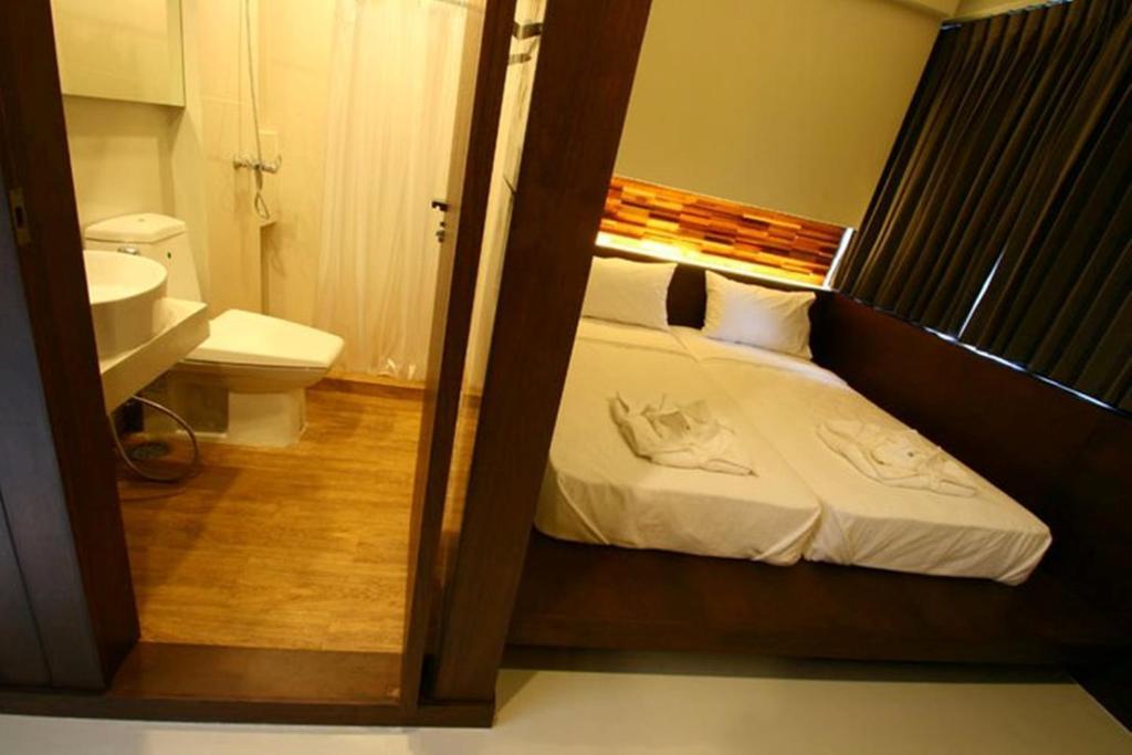 At One Inn Hualampong Бангкок Номер фото