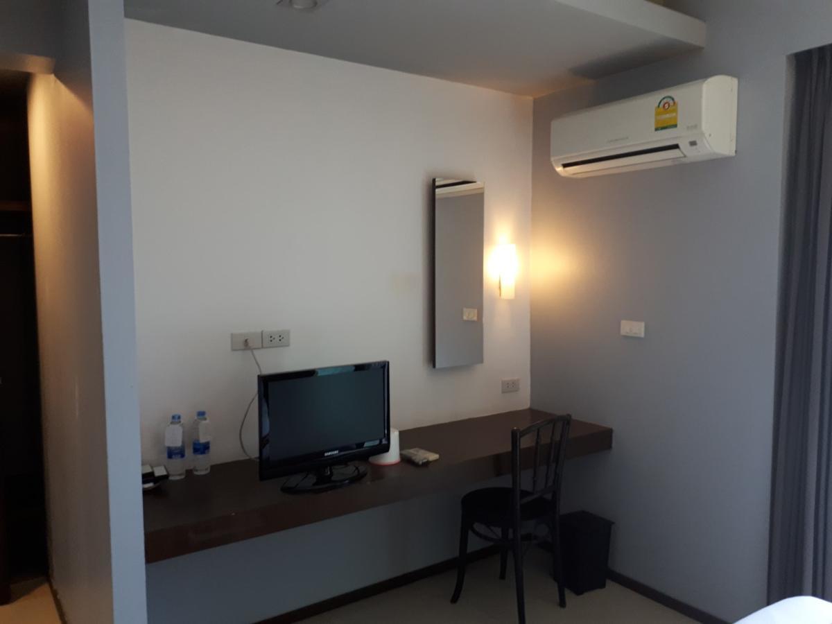 At One Inn Hualampong Бангкок Экстерьер фото