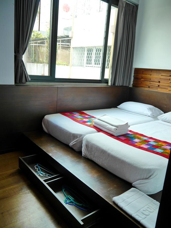 At One Inn Hualampong Бангкок Экстерьер фото