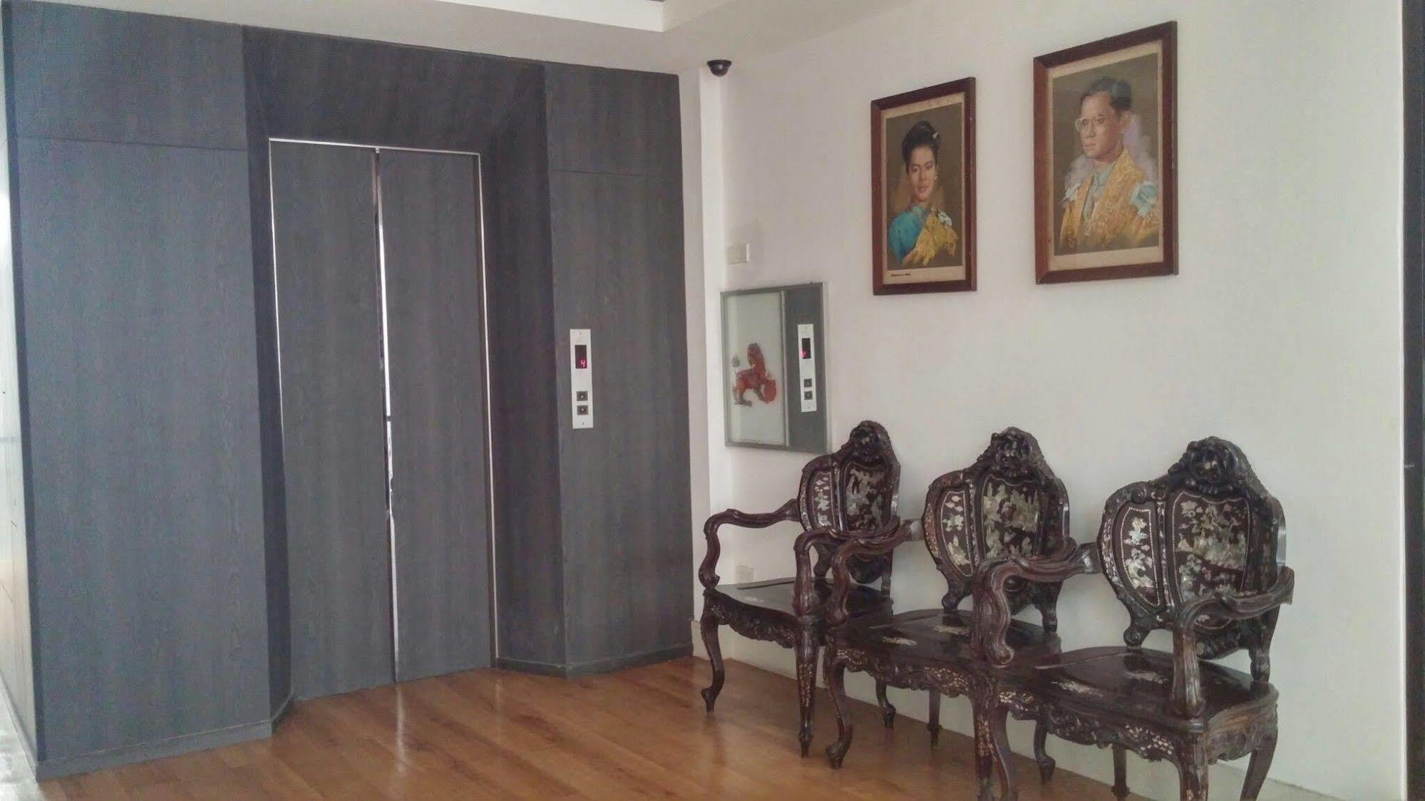 At One Inn Hualampong Бангкок Экстерьер фото